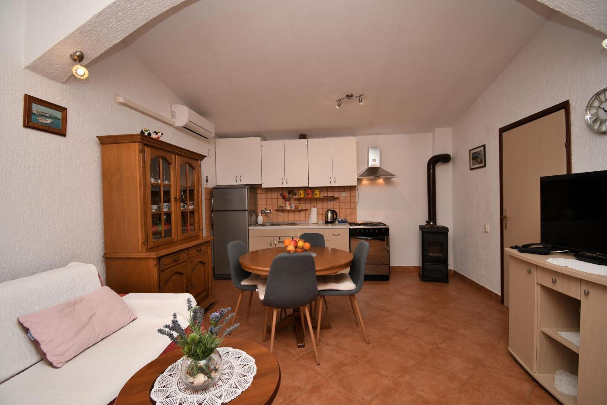 House Angelina Pula